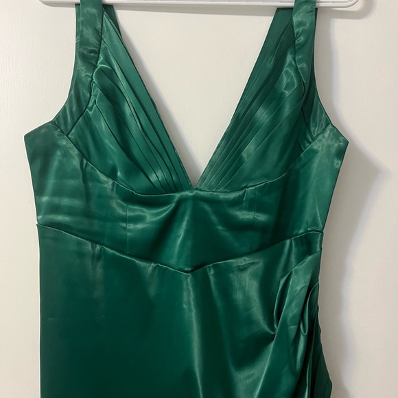 Hello Molly Green Dress - Picture 3 of 6